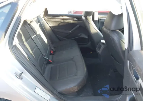 2017 Volkswagen Passat 1.8T R-Line z USA, uszkodzony, nr VIN 1VWDT7A32HC024950